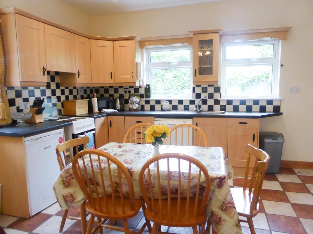 Borahard Lodge Newbridge  Bagian luar foto